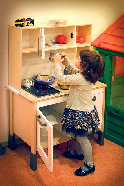 child pretend cooking wooden toy
