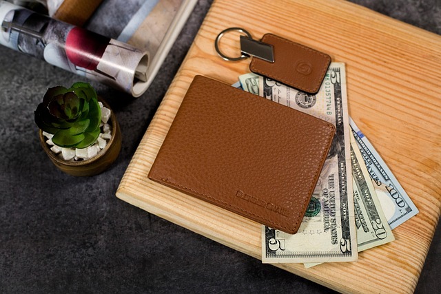 compact wallet slim design